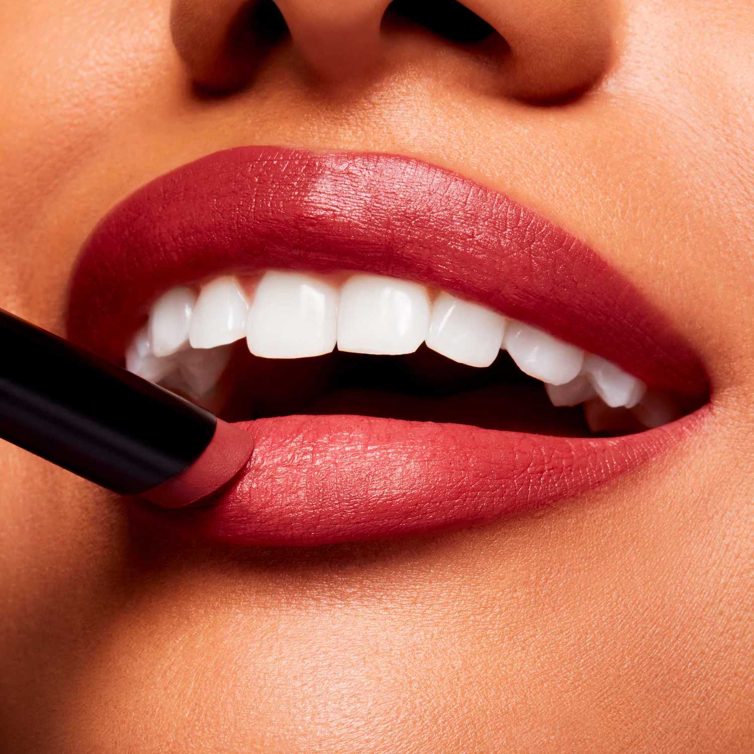 POWDER KISS VELVET BLUR SLIM STICK (BARRA PARA LABIOS)